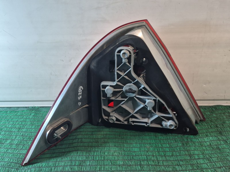 Recambio de piloto trasero derecho para mercedes-benz 190 (w201) e 1.8 (201.018) referencia OEM IAM   