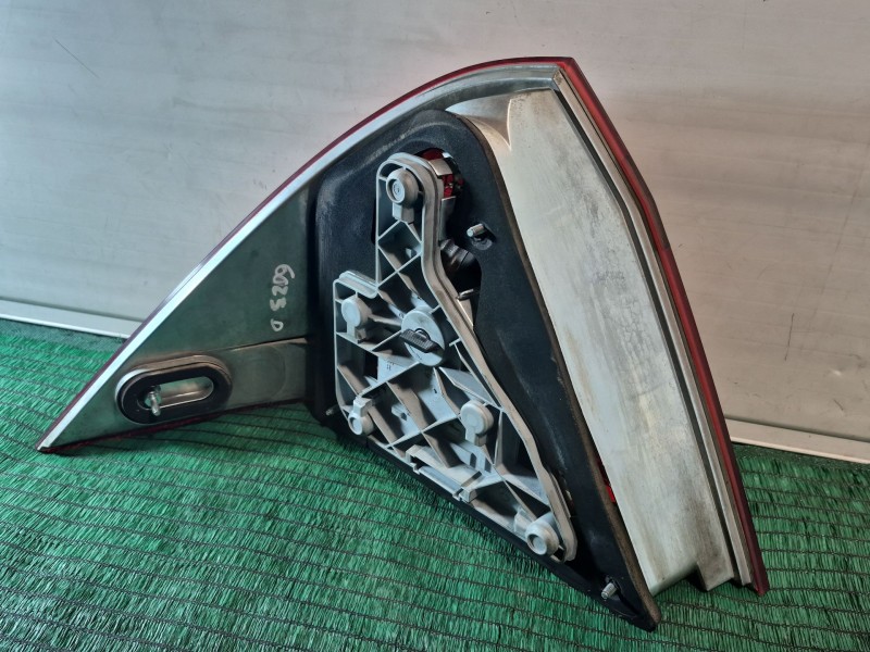 Recambio de piloto trasero derecho para mercedes-benz 190 (w201) e 1.8 (201.018) referencia OEM IAM   