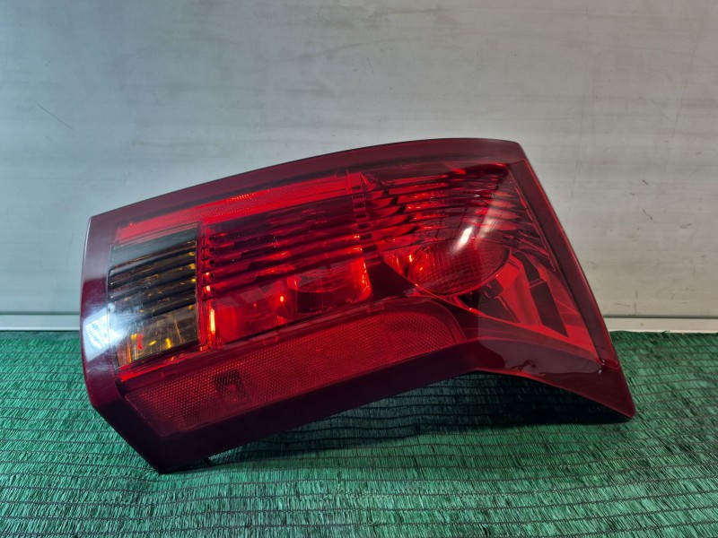 Recambio de piloto trasero derecho para cadillac cts 3.0 referencia OEM IAM   