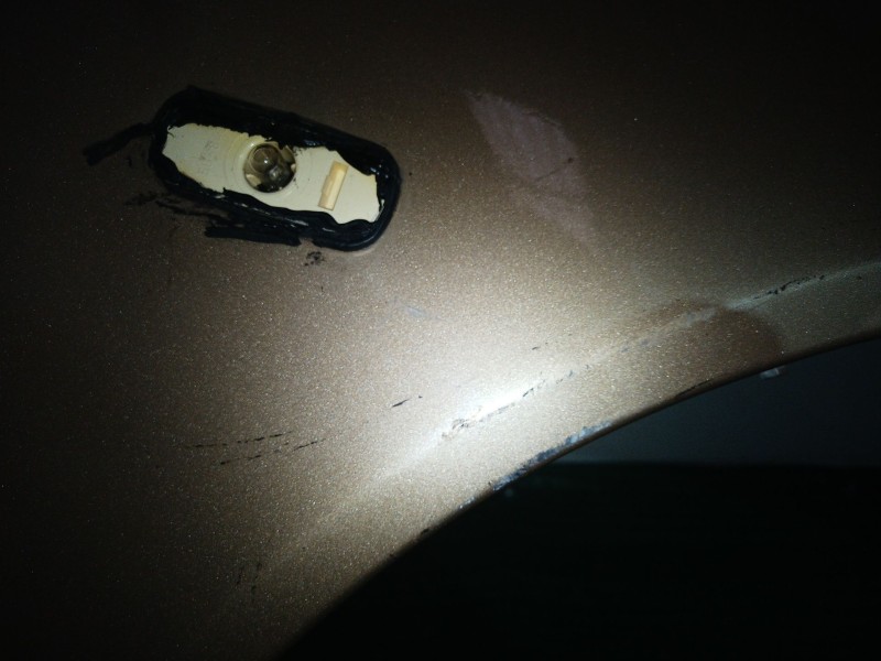 Recambio de aleta delantera derecha para chevrolet alero 2.4 16v referencia OEM IAM   