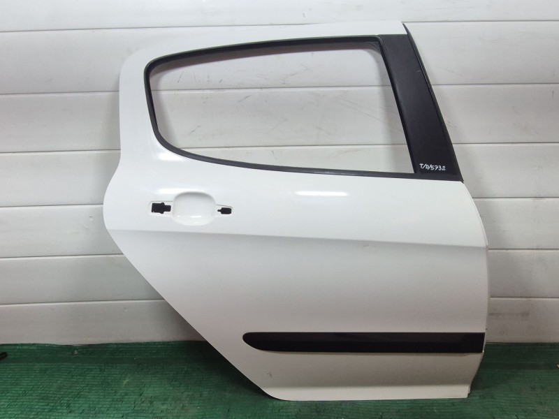 Recambio de puerta trasera derecha para peugeot 308 ii (lb_, lp_, lw_, lh_, l3_) 1.6 hdi referencia OEM IAM   