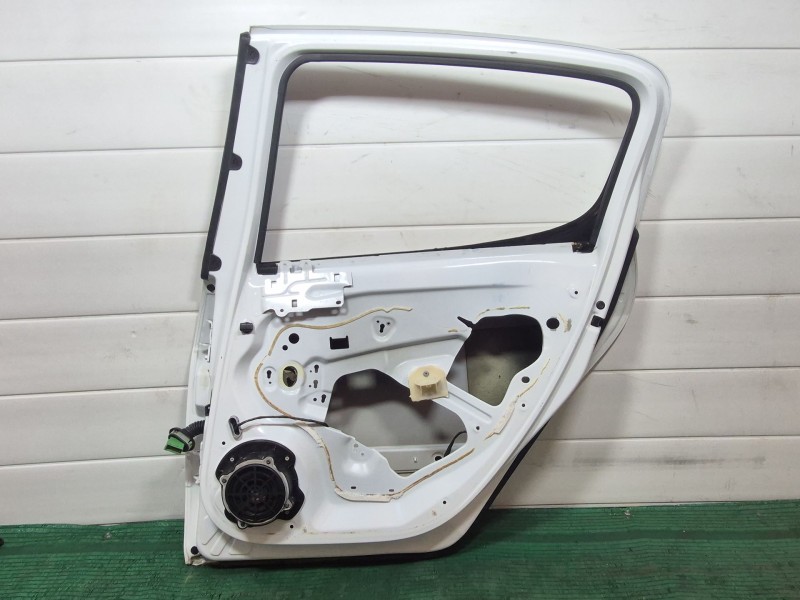 Recambio de puerta trasera derecha para peugeot 308 ii (lb_, lp_, lw_, lh_, l3_) 1.6 hdi referencia OEM IAM   