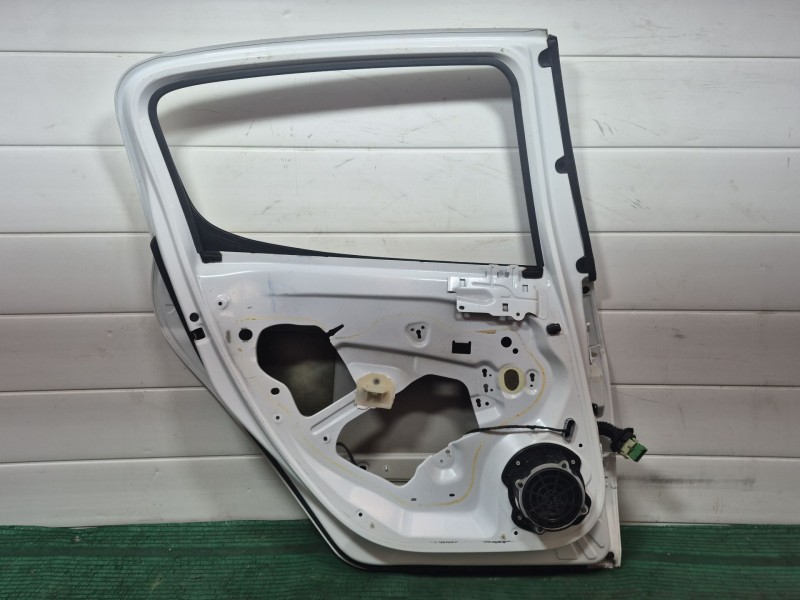 Recambio de puerta trasera izquierda para peugeot 308 ii (lb_, lp_, lw_, lh_, l3_) 1.6 hdi referencia OEM IAM   