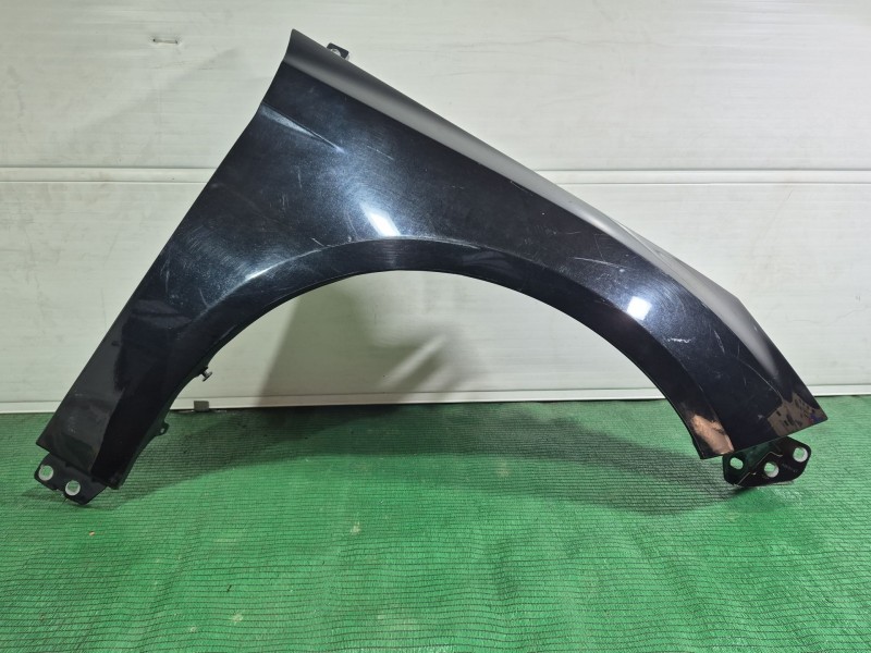 Recambio de aleta delantera derecha para ford focus iii 1.6 ti referencia OEM IAM   