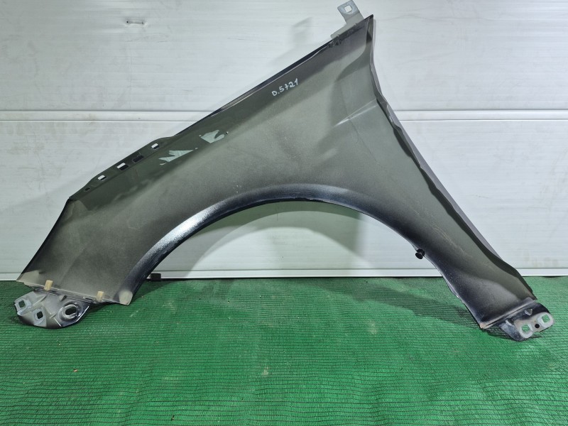 Recambio de aleta delantera derecha para ford focus iii 1.6 ti referencia OEM IAM   