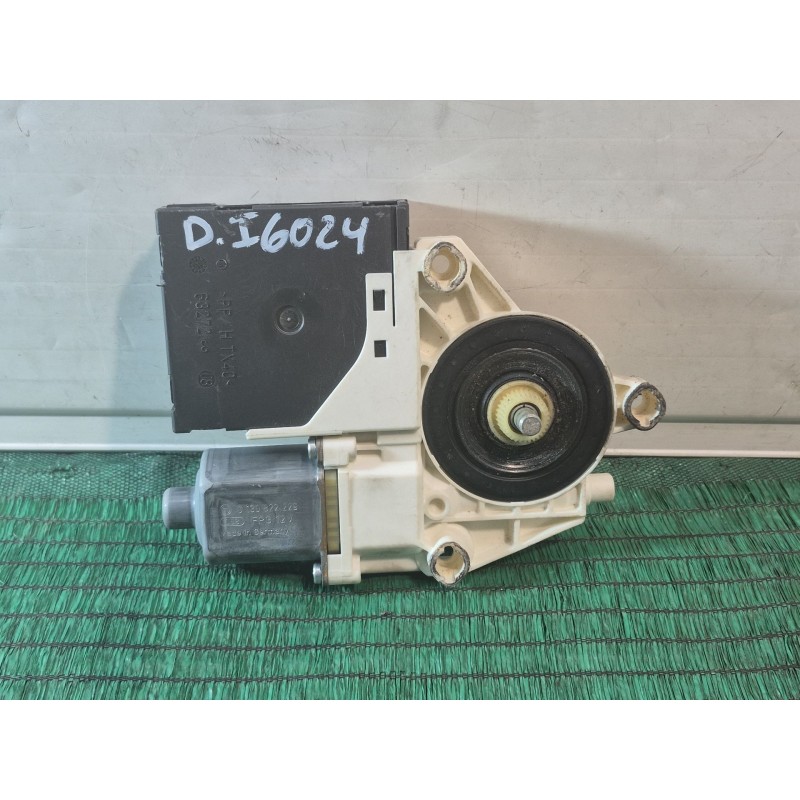 Recambio de motor elevalunas delantero izquierdo para volkswagen golf plus v (5m1, 521) 1.6 referencia OEM IAM   