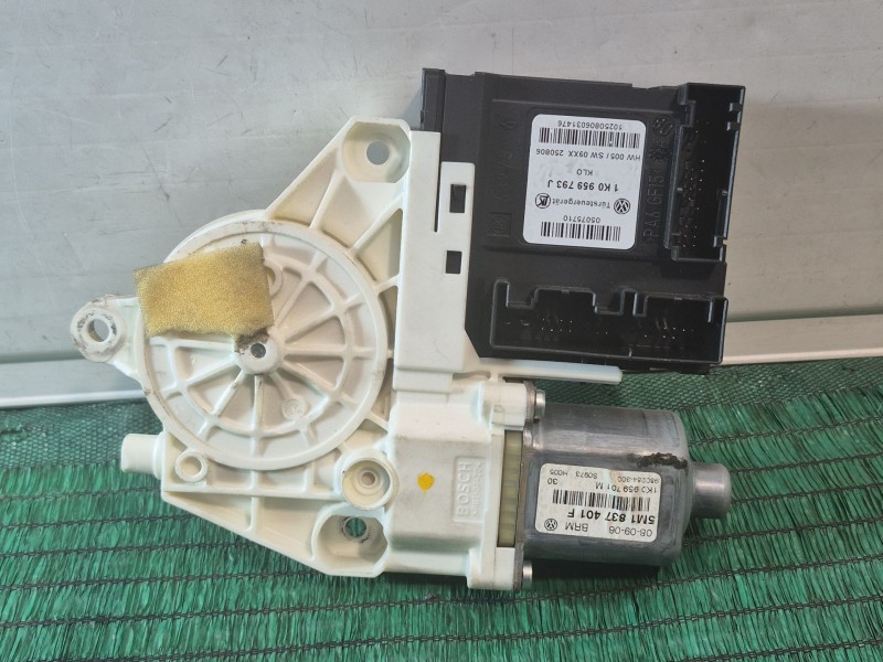 Recambio de motor elevalunas delantero izquierdo para volkswagen golf plus v (5m1, 521) 1.6 referencia OEM IAM   