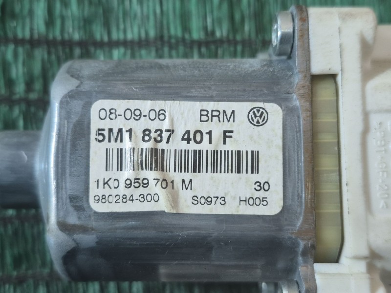 Recambio de motor elevalunas delantero izquierdo para volkswagen golf plus v (5m1, 521) 1.6 referencia OEM IAM   