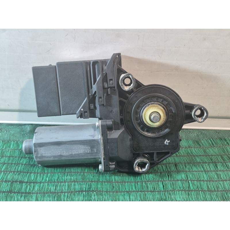 Recambio de motor elevalunas trasero izquierdo para volkswagen golf plus v (5m1, 521) 1.6 referencia OEM IAM 1K0959703K 5M083940