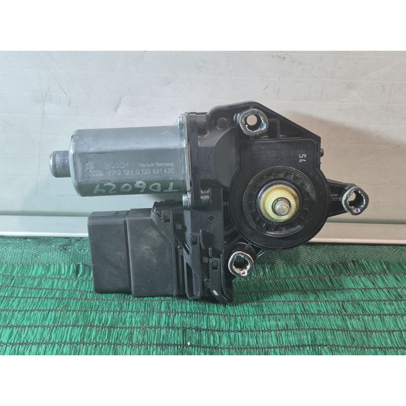 Recambio de motor elevalunas trasero derecho para volkswagen golf plus v (5m1, 521) 1.6 referencia OEM IAM   