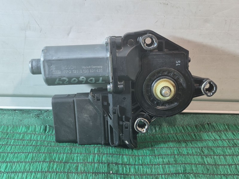 Recambio de motor elevalunas trasero derecho para volkswagen golf plus v (5m1, 521) 1.6 referencia OEM IAM   