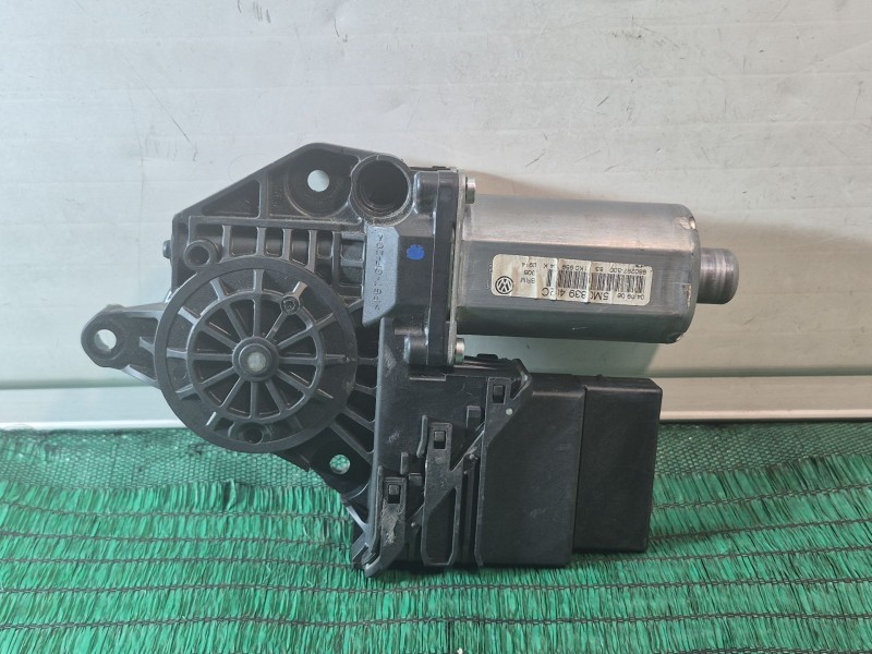 Recambio de motor elevalunas trasero derecho para volkswagen golf plus v (5m1, 521) 1.6 referencia OEM IAM   