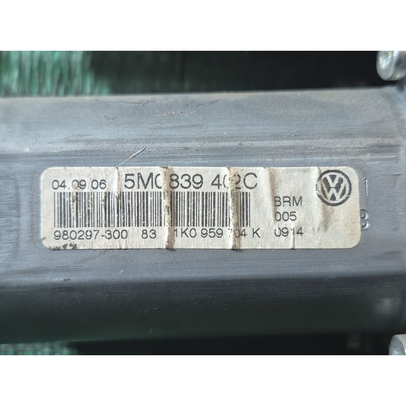 Recambio de motor elevalunas trasero derecho para volkswagen golf plus v (5m1, 521) 1.6 referencia OEM IAM   