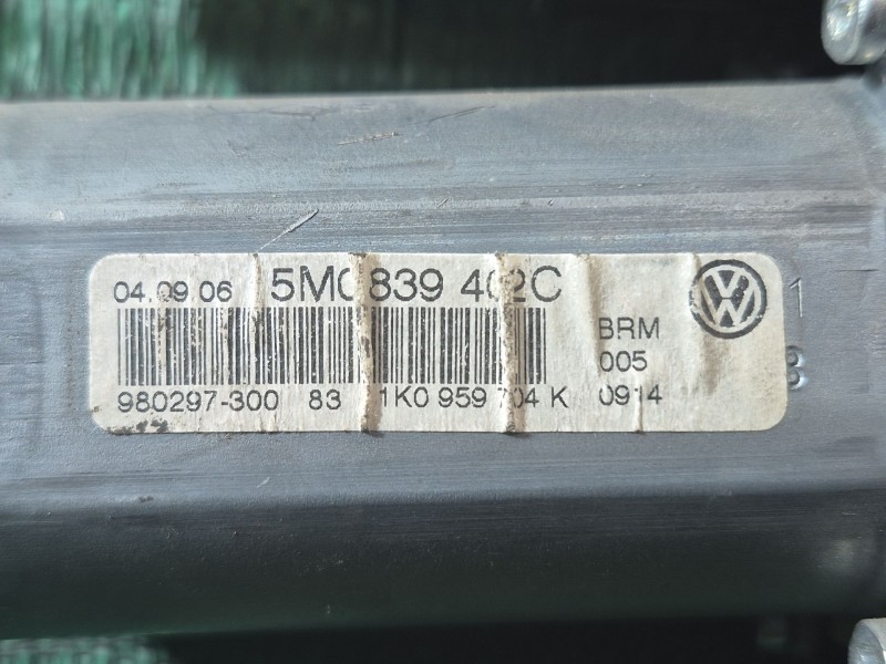 Recambio de motor elevalunas trasero derecho para volkswagen golf plus v (5m1, 521) 1.6 referencia OEM IAM   