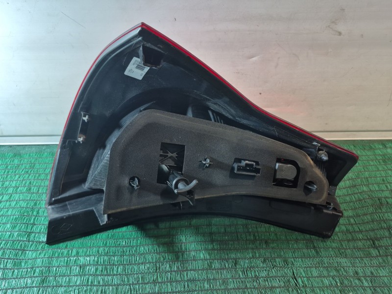 Recambio de piloto trasero derecho para dacia sandero ii (b8_) 1.2 referencia OEM IAM 8200734824 62421002 8200734824