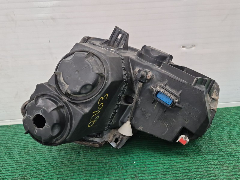 Recambio de faro derecho para cadillac cts 3.0 referencia OEM IAM   