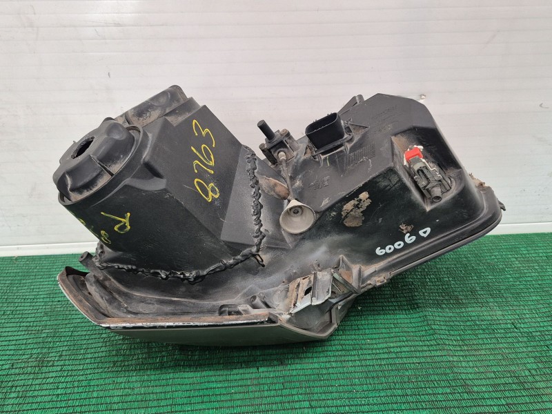 Recambio de faro derecho para cadillac cts 3.0 referencia OEM IAM   