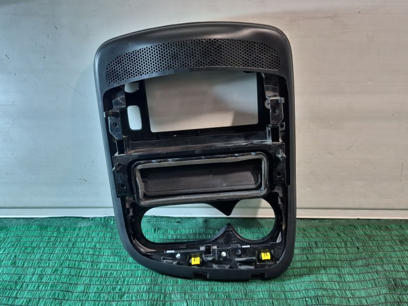 Recambio de moldura para renault clio iv (bh_) 0.9 tce 90 referencia OEM IAM 681043537R 682607336R 681043537R