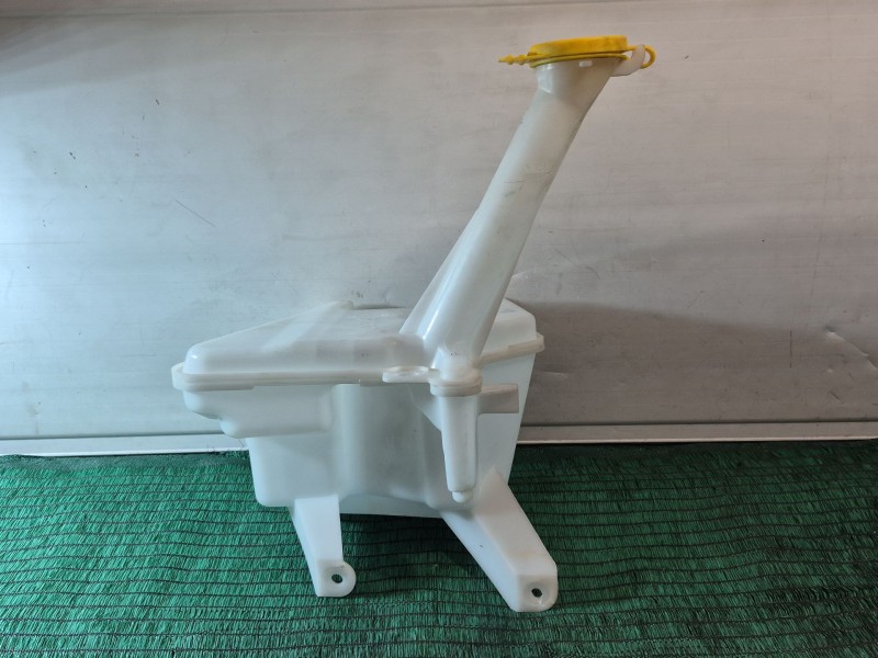 Recambio de deposito limpia para toyota yaris (_p13_) 1.5 hybrid (nhp130_) referencia OEM IAM   