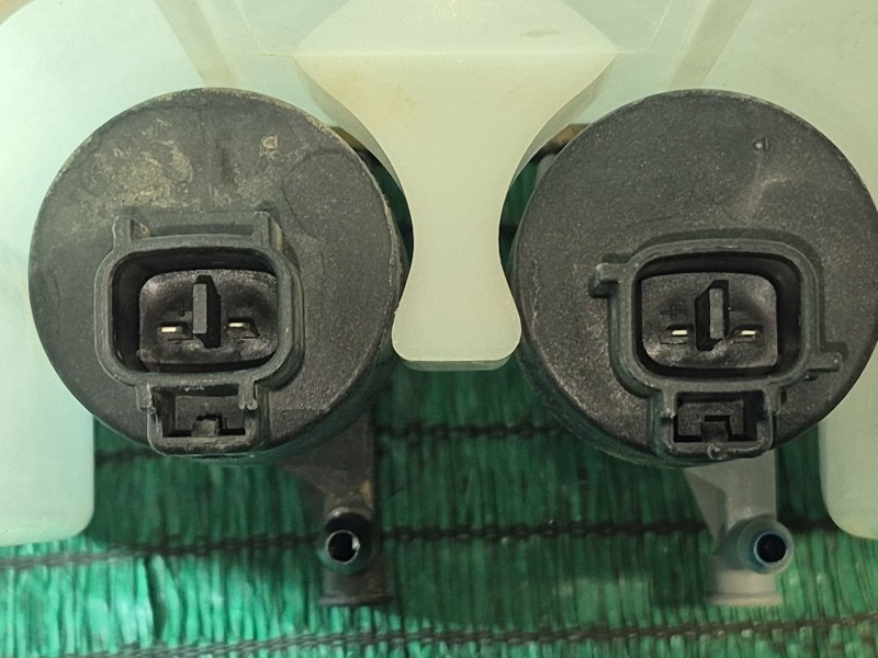 Recambio de deposito limpia para toyota yaris (_p13_) 1.5 hybrid (nhp130_) referencia OEM IAM   