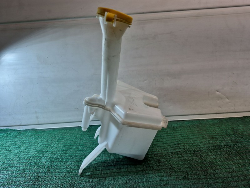 Recambio de deposito limpia para toyota yaris (_p13_) 1.5 hybrid (nhp130_) referencia OEM IAM   