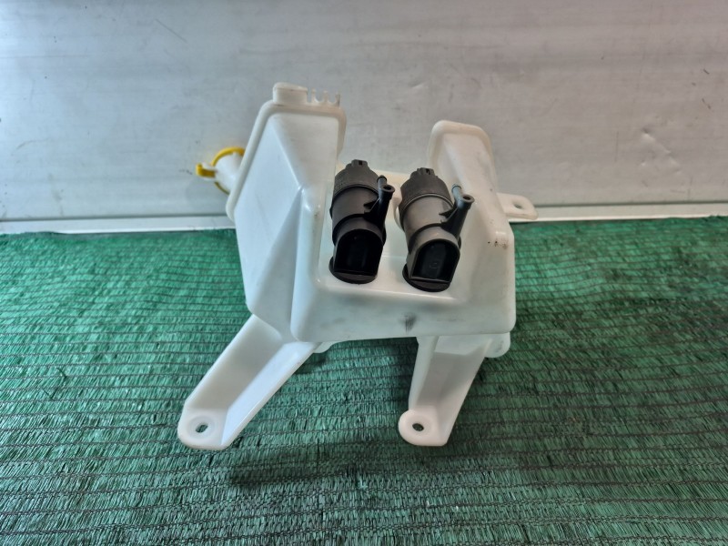 Recambio de deposito limpia para toyota yaris (_p13_) 1.5 hybrid (nhp130_) referencia OEM IAM   