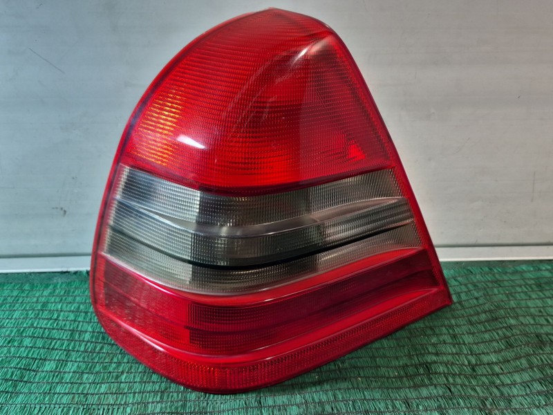 Recambio de piloto trasero derecho para mercedes-benz clase c (w202) c 180 (202.018) referencia OEM IAM   