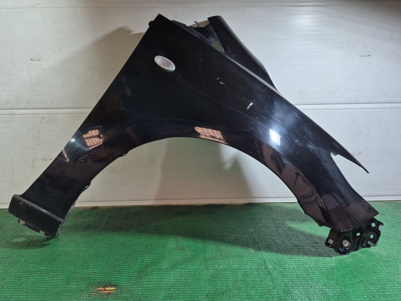 Recambio de aleta delantera derecha para mazda 5 (cr) 2.0 cd (cr19) referencia OEM IAM   