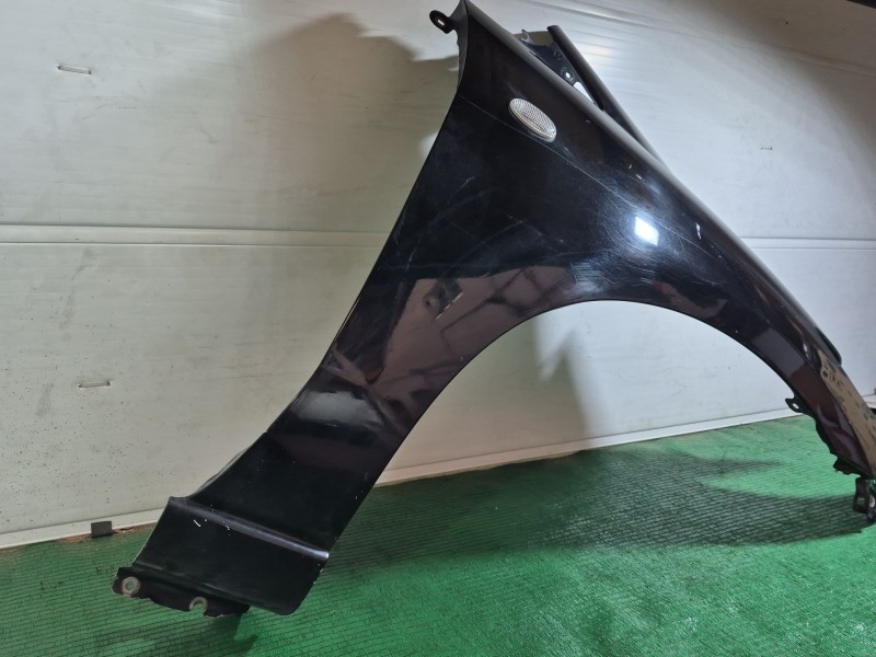 Recambio de aleta delantera derecha para mazda 5 (cr) 2.0 cd (cr19) referencia OEM IAM   