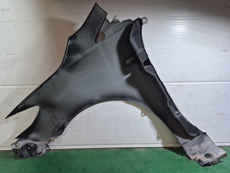 Recambio de aleta delantera derecha para mazda 5 (cr) 2.0 cd (cr19) referencia OEM IAM   