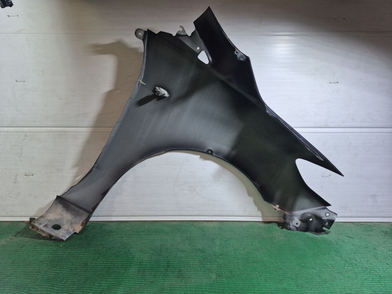 Recambio de aleta delantera izquierda para mazda 5 (cr) 2.0 cd (cr19) referencia OEM IAM   