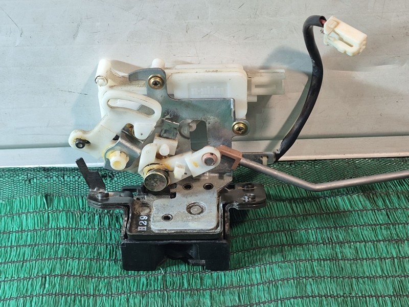 Recambio de cerradura maletero / porton para mazda 5 (cr) 2.0 cd (cr19) referencia OEM IAM   