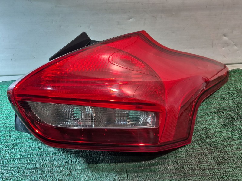 Recambio de piloto trasero derecho para ford focus iii 1.0 ecoboost referencia OEM IAM F1EB13404B F1EB13404B F1EB13404B