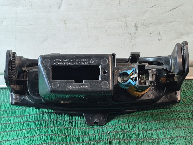 Recambio de cenicero para peugeot 508 i (8d_) 2.0 hdi referencia OEM IAM 9686445477 9671177577 9671177577