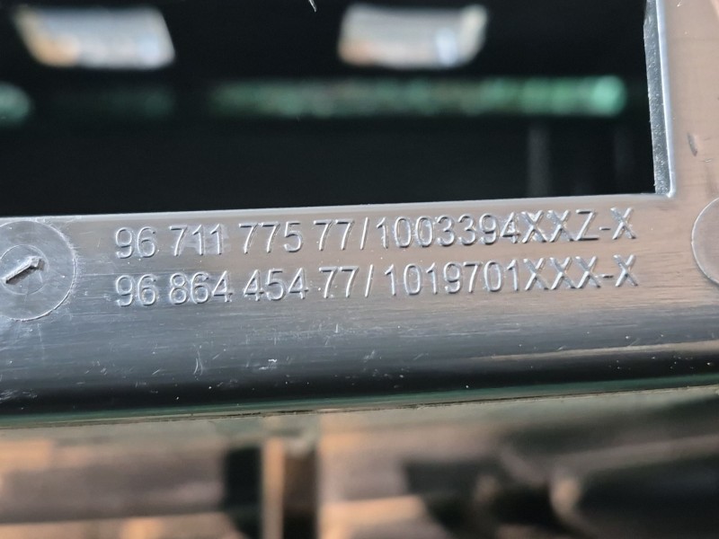 Recambio de cenicero para peugeot 508 i (8d_) 2.0 hdi referencia OEM IAM 9686445477 9671177577 9671177577