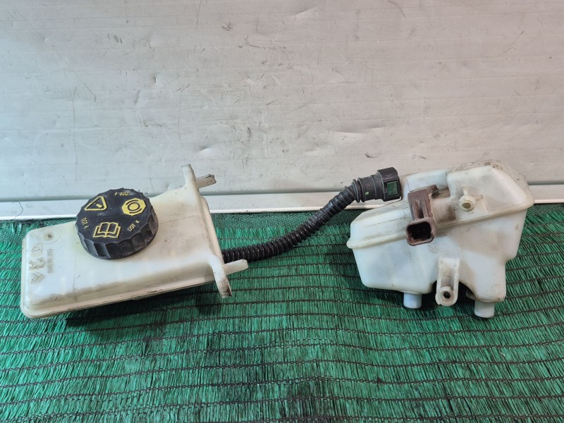 Recambio de bomba freno para peugeot 308 referencia OEM IAM 9807651580 03350890841 03350890841