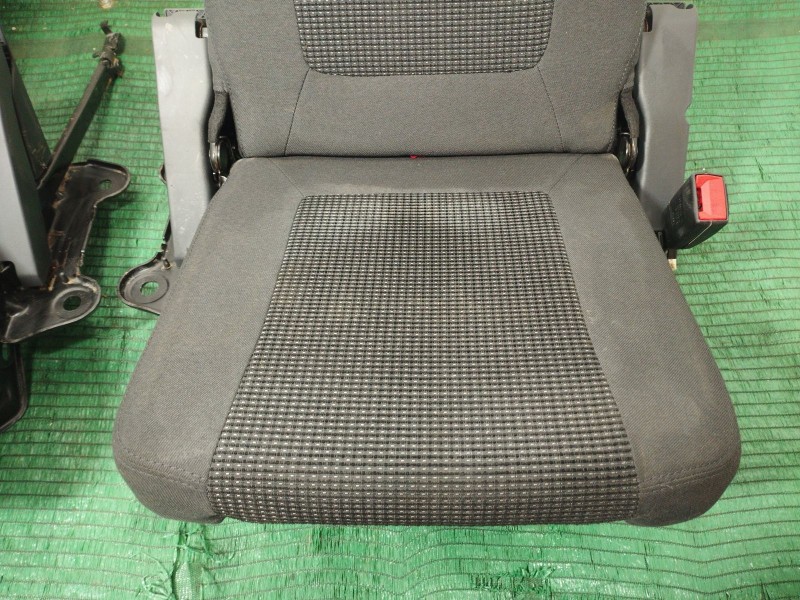 Recambio de asientos tercera fila para peugeot 5008 (0u_, 0e_) 1.6 hdi referencia OEM IAM   