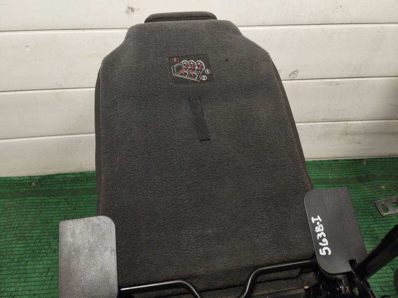 Recambio de asientos tercera fila para peugeot 5008 (0u_, 0e_) 1.6 hdi referencia OEM IAM   