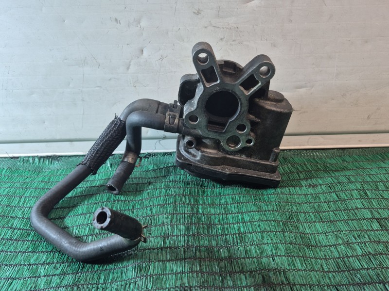 Recambio de valvula egr para nissan cabstar 09.06 2.5 diesel referencia OEM IAM   