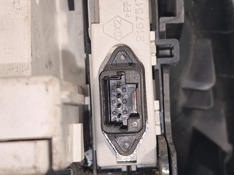 Recambio de pantalla multifuncion para renault megane ii berlina 5p referencia OEM IAM   