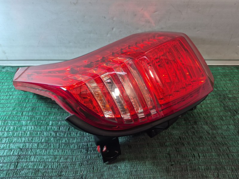 Recambio de piloto trasero izquierdo para peugeot 5008 (0u_, 0e_) 1.6 hdi referencia OEM IAM   