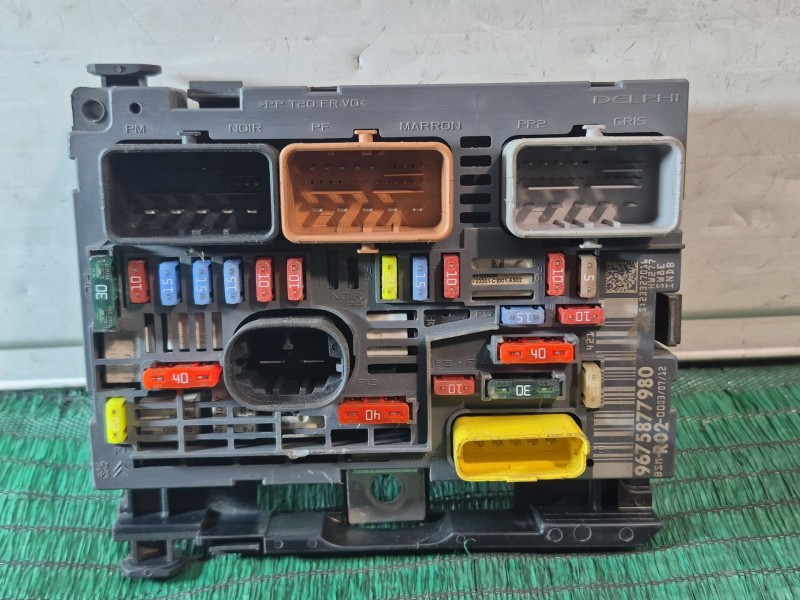 Recambio de caja reles / fusibles para peugeot 5008 (0u_, 0e_) 1.6 hdi referencia OEM IAM   