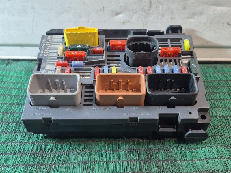 Recambio de caja reles / fusibles para peugeot 5008 (0u_, 0e_) 1.6 hdi referencia OEM IAM   
