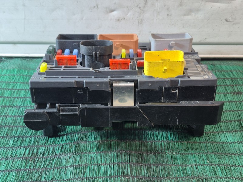 Recambio de caja reles / fusibles para peugeot 5008 (0u_, 0e_) 1.6 hdi referencia OEM IAM   
