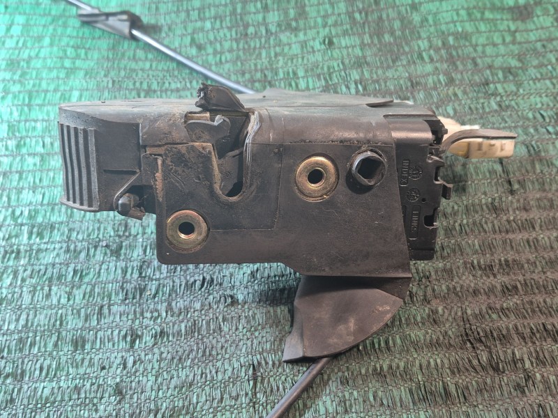 Recambio de cerradura puerta delantera izquierda para citroën c4 berlina referencia OEM IAM   