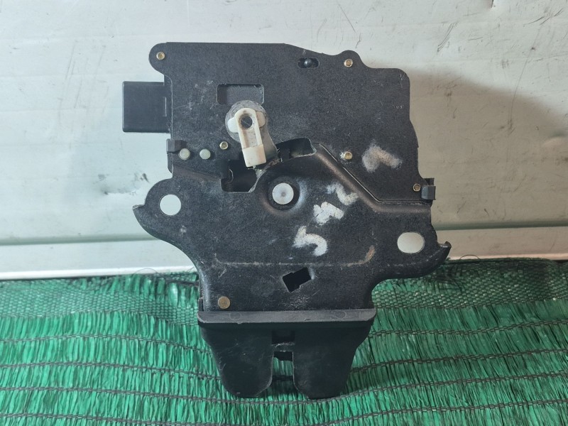 Recambio de cerradura maletero / porton para toyota avensis (_t25_) 2.0 d-4d (cdt250_) referencia OEM IAM   