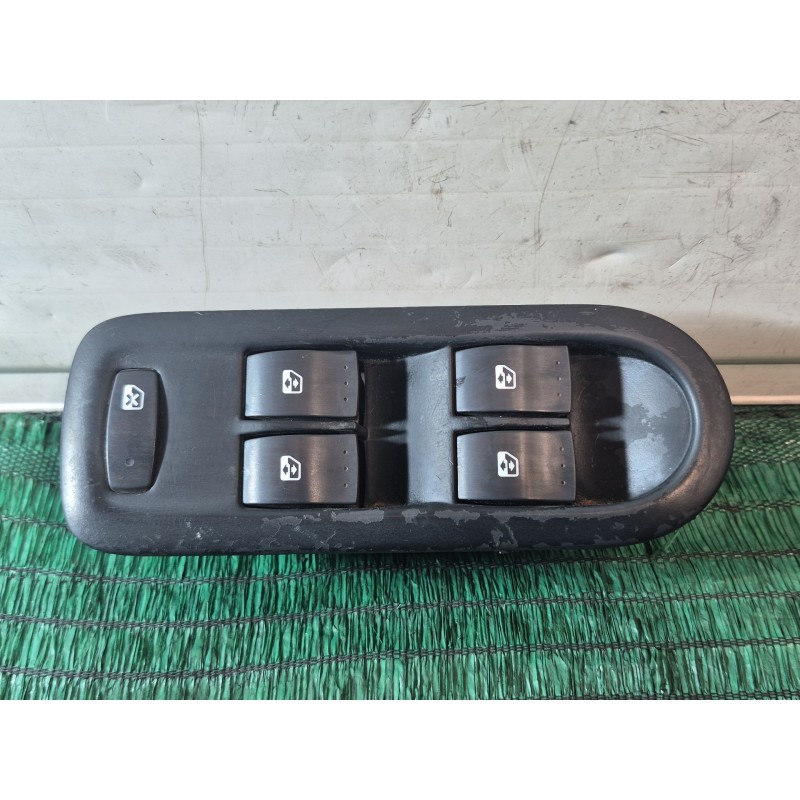 Recambio de mando elevalunas delantero izquierdo para renault scenic ii grand confort authentique referencia OEM IAM   