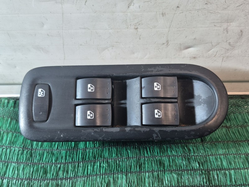 Recambio de mando elevalunas delantero izquierdo para renault scenic ii grand confort authentique referencia OEM IAM   