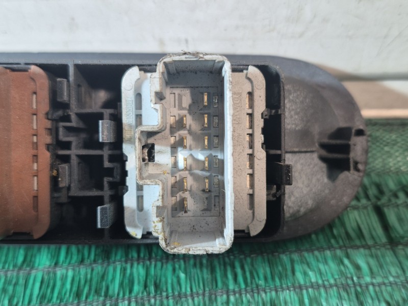 Recambio de mando elevalunas delantero izquierdo para renault scenic ii grand confort authentique referencia OEM IAM   