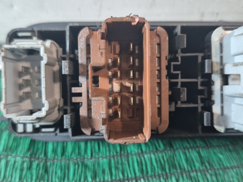 Recambio de mando elevalunas delantero izquierdo para renault scenic ii grand confort authentique referencia OEM IAM   